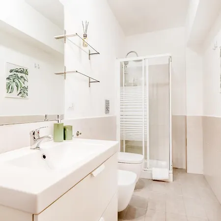 True Colors Vatican Apartment *